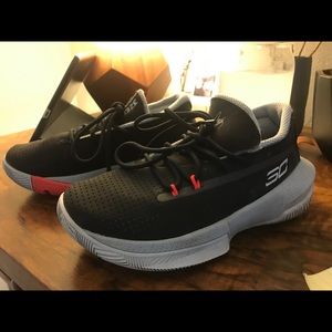 Kids basketball shoes size 2